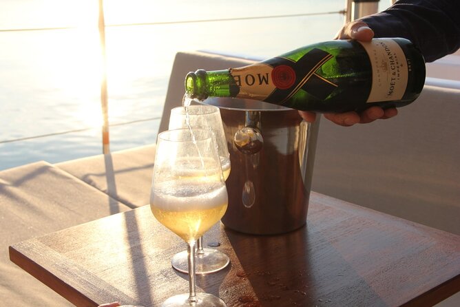 Sunset Jazz Catamaran Cruise with Aperitivo and Live Saxophone - Down the Giudecca Canal toward Zattere