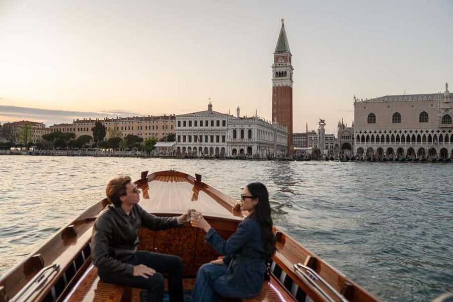 Sunset Serenity Cruise in the Venice Lagoon - Santa Maria della Salute and the return to the Zattere
