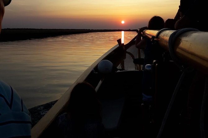 Sunset Traditional Boat Tour with Prosecco - Why the small group changes the ride