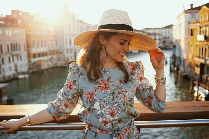 The Grand Canal & Rialto Bridge Private Photo Shoot - Meeting at the Grand Canal