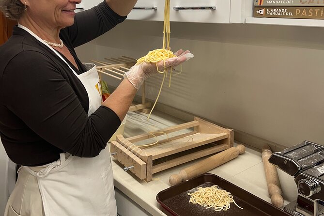Traditional Home Cooking Experience in Venice - The meal, wine, and group atmosphere