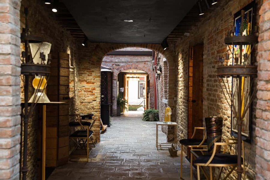 travel through time in Murano with a historic Venetian boat - Is $106 a fair price?