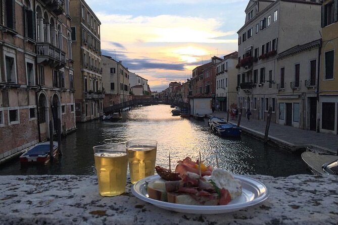 Venetian Food and Wine Tour with a Local - Nico’s guiding style and the small group advantage