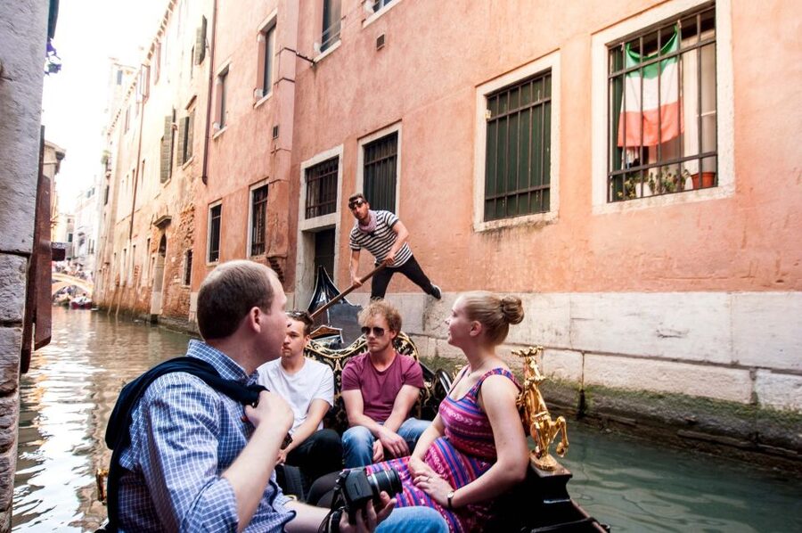 Venetian Private Sandolo tour - How this compares with a classic gondola ride