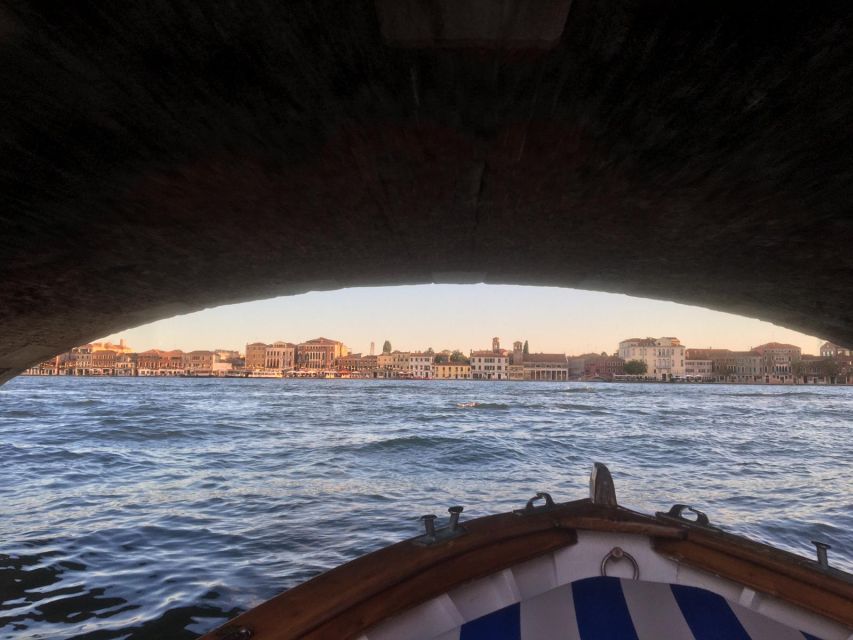 Venezia:Tour con aperitivo al tramonto - Vignole and Sant’Erasmo from a small boat