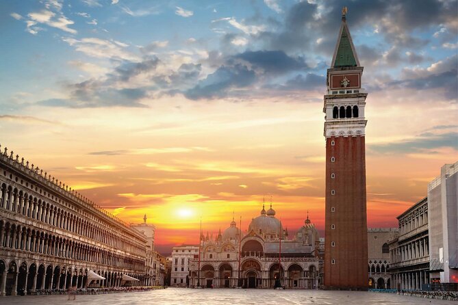 Venezia Walking Tour with Audio and Written Guide by a Local - A low-cost way to get oriented in Venice