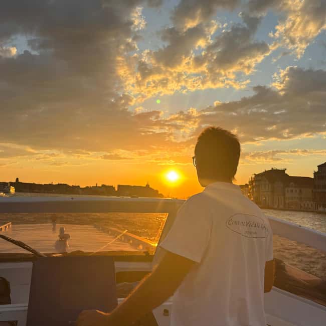 Venice: 1-Hour Panoramic Boat Tour - Timing, meeting point, and accessibility