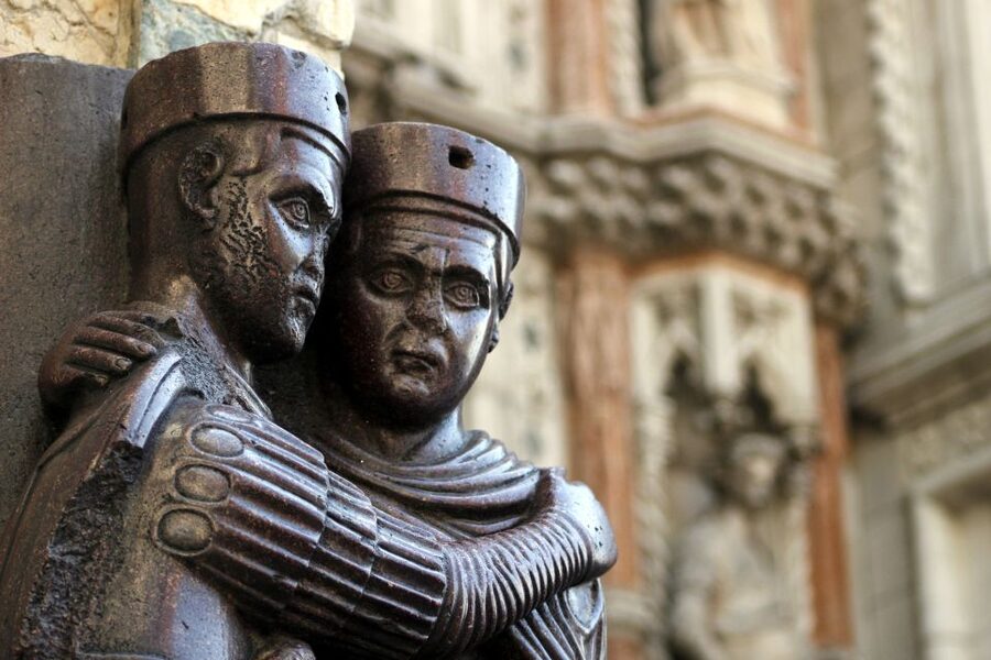 Venice: 1-Hour The Doge's Palace Tour - The courtyard and Golden Staircase