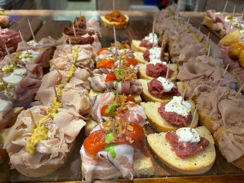 Venice: 10 shades of Cicchetti and Wine - Starting in Campo San Giacomo di Rialto