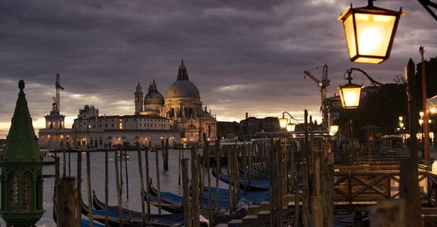Venice: 2-Hour Private Walking Tour at Night - Key points at a glance