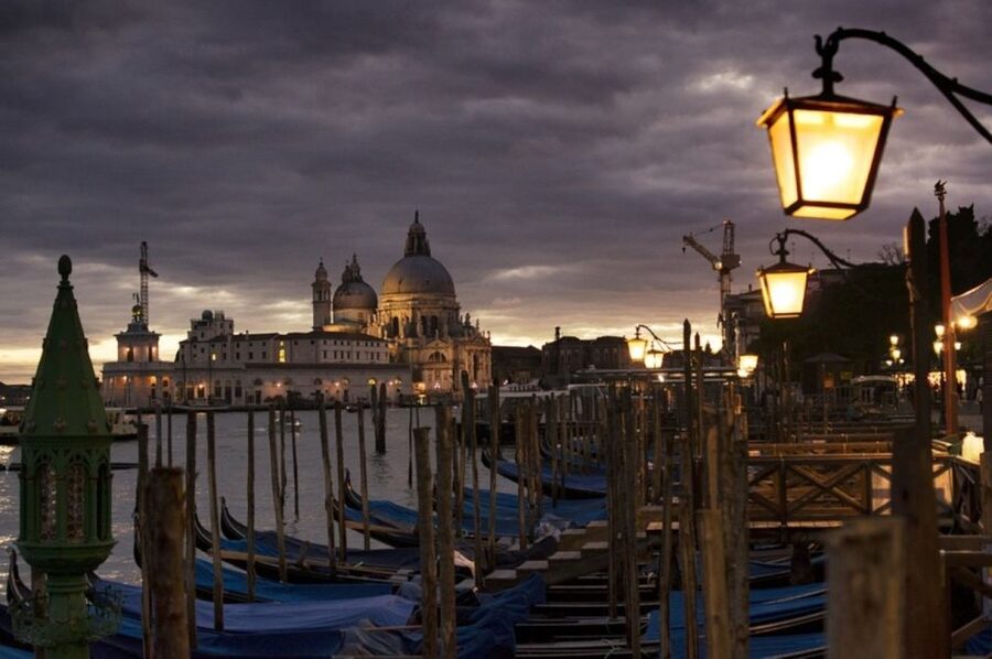 Venice: 2-Hour Private Walking Tour at Night - St. Mark’s Square under the lanterns