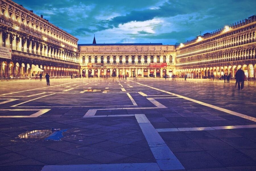 Venice: 2-Hour Private Walking Tour at Night - Starting beside the Doge’s Palace