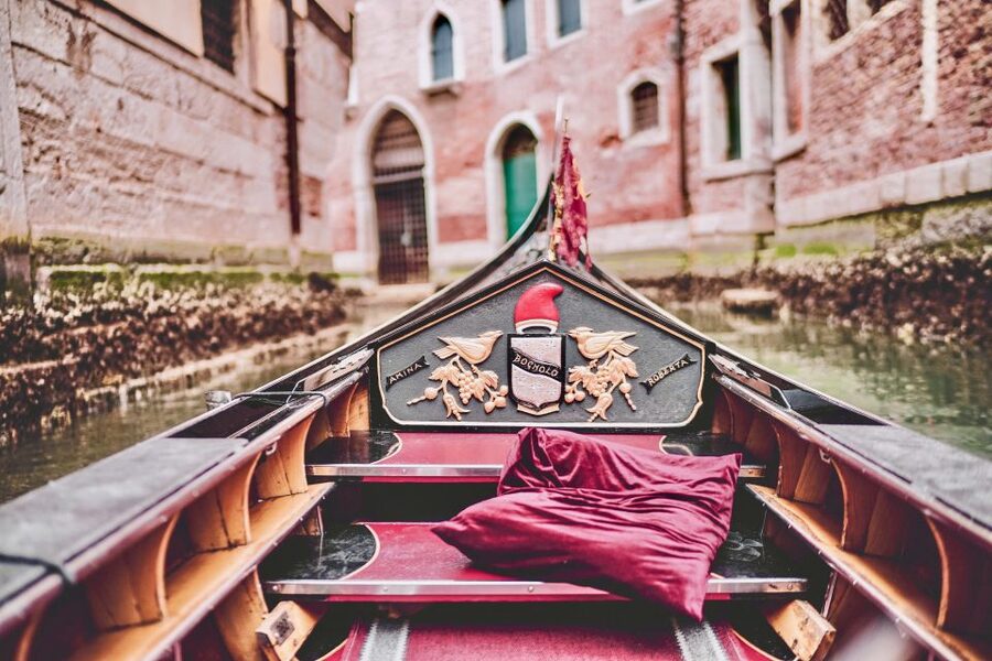 Venice: 30 min Gondola Ride on the Grand Canal with Guide - Why Venice Looks Better From a Gondola