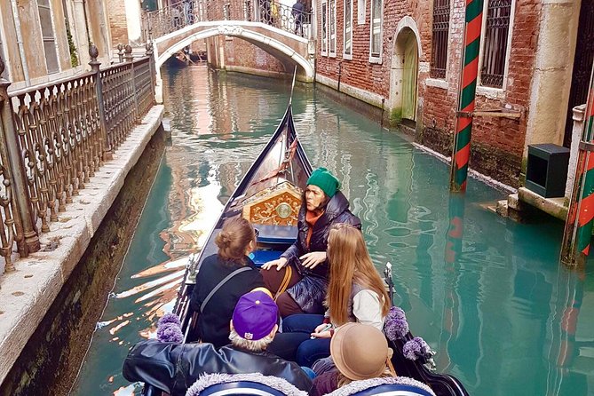 Venice: 30 min private Gondola Ride with Guide - Private does not mean completely secluded