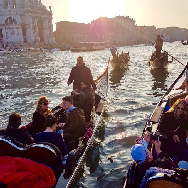 Venice: 30-Minute Gondola Ride on Grand Canal with Serenade - How the live music works