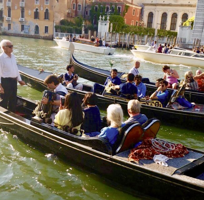 Venice: 30-Minute Gondola Ride on Grand Canal with Serenade - Starting near Santa Maria del Giglio