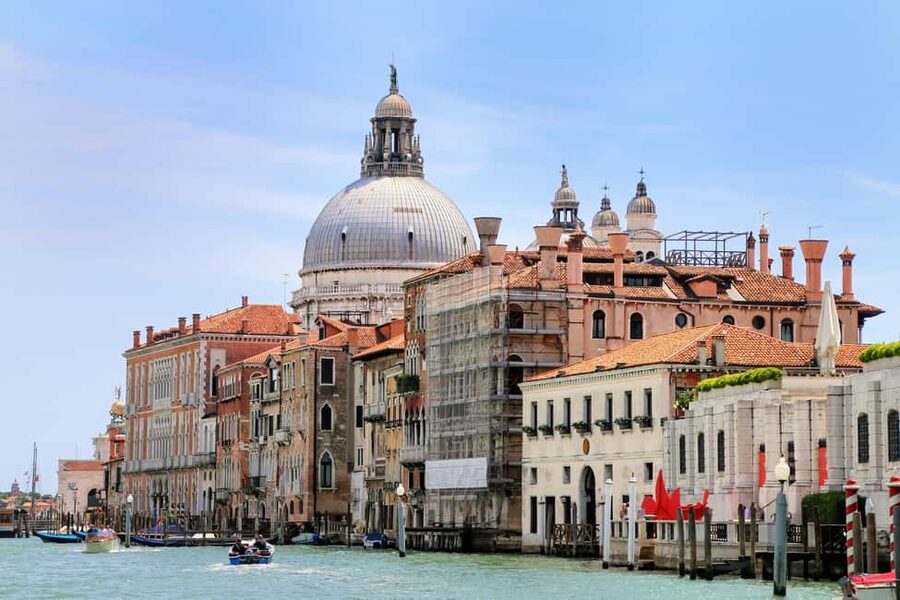 Venice: 30 minutes Enchanting Gondola Ride - Rio San Luca and the final palaces