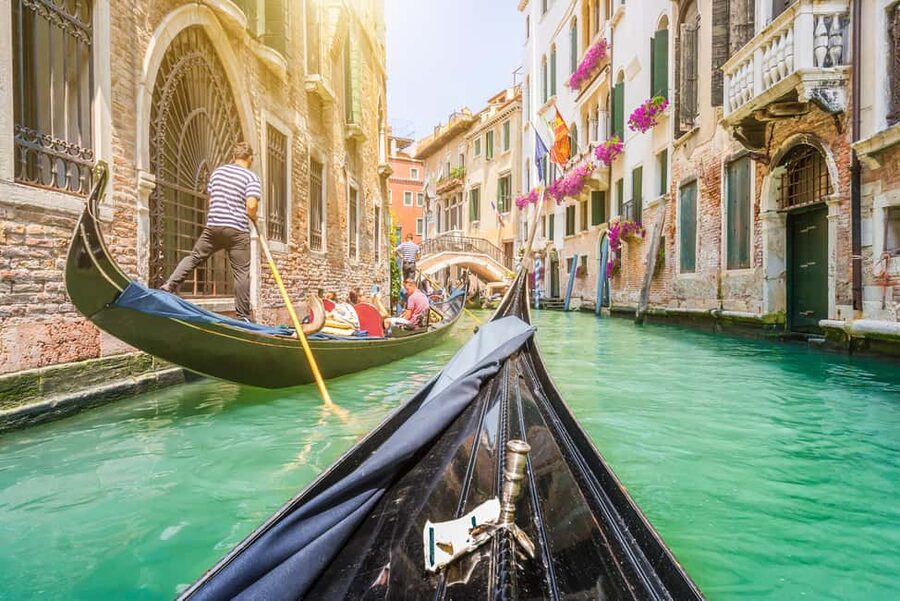 Venice: 30 minutes Enchanting Gondola Ride - Commentary, atmosphere, and what not to expect
