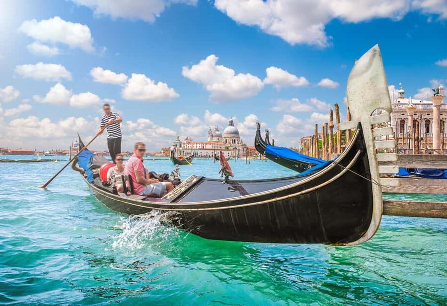 Venice: 30 minutes Enchanting Gondola Ride - Finding the station behind Piazza San Marco