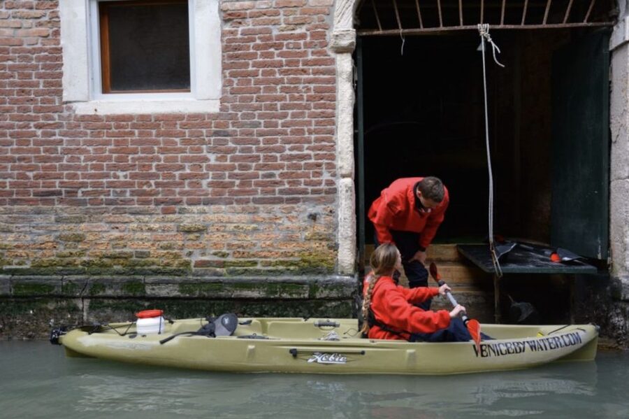 Venice: 60' Quick Kayak Tour of Venice with guide - How the guide shapes the experience