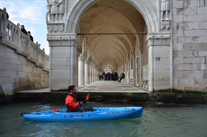 Venice: 60' Quick Kayak Tour with guide - Starting at Calle Brazzo in Cannaregio