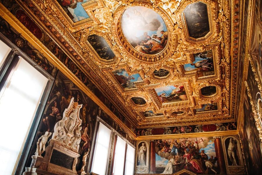 Venice: After-Hours St. Mark’s & Doge's Palace VIP Tour - Which guide style can you expect?