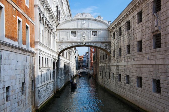 Venice Art Walking Tour with Gondola Ride - Key points to know before booking