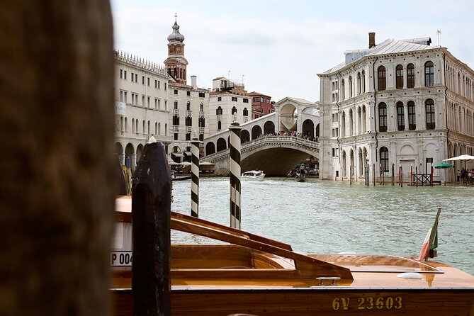Venice Art Walking Tour with Gondola Ride - Food, drinks, and the meaning of art