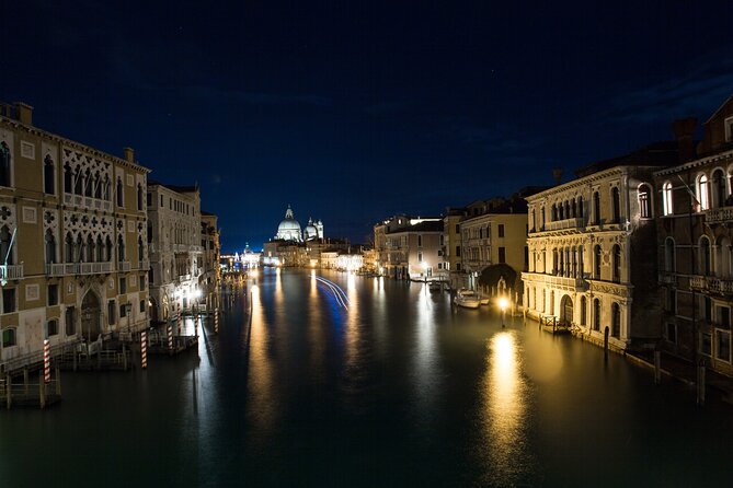Venice at Sunset: Crimes, Legends and Mysteries - Venice after sunset, seen through its darker stories