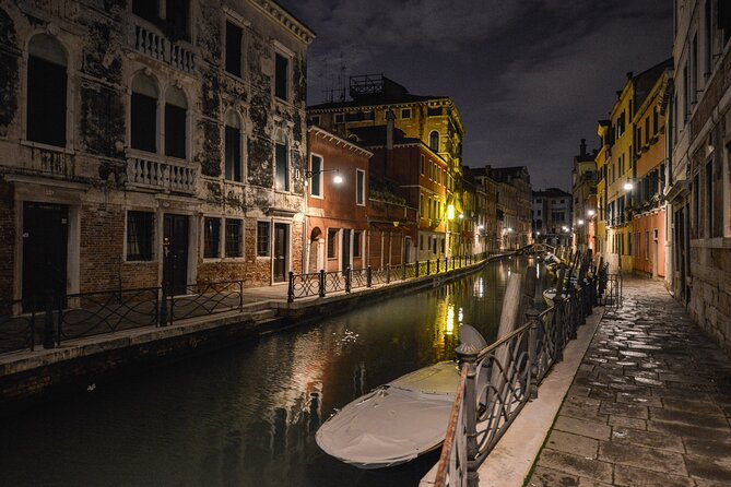Venice at Sunset: Crimes, Legends and Mysteries - Rialto at the heart of the route