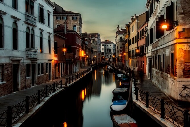 Venice at Sunset: Crimes, Legends and Mysteries - Corte Seconda del Milion and tales of hidden dealings