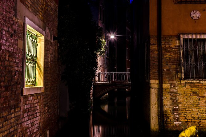 Venice at Sunset: Crimes, Legends and Mysteries - Starting in San Polo beside the Rio di San Polo