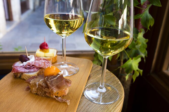Venice Bacaro Food Tour: Eat and Drink like a Venetian - Meeting near the Colleoni statue
