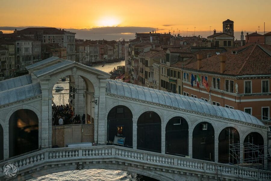 Venice, Bacaro Tour: Food and Wine tasting with Local Guide - What your guide adds to the food