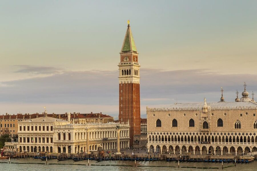 Venice: Basilica+ Doge's Palace+ Lagoon Islands-Guided Tour - Burano’s canals, lace, and painted houses