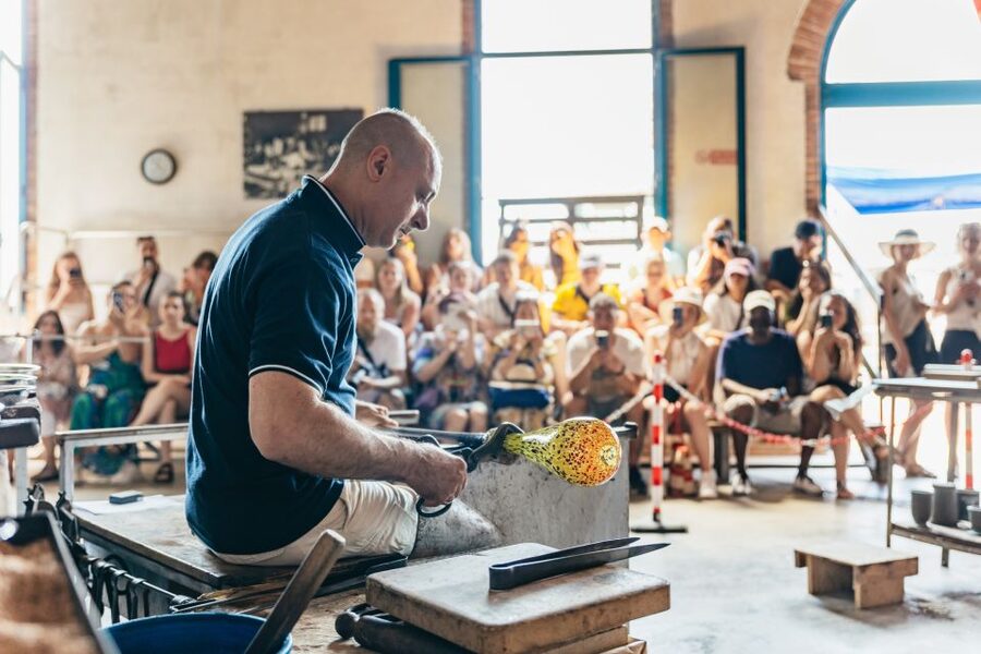 Venice: Burano, Torcello & Murano Boat Tour w/Glassblowing - Murano and the heat of the furnace