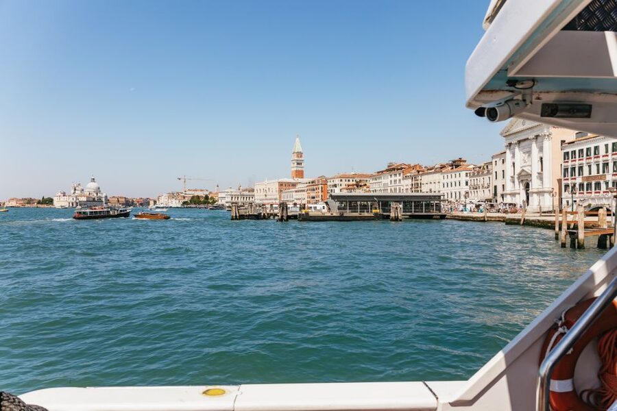 Venice: Burano, Torcello & Murano Boat Tour w/Glassblowing - Burano’s painted lanes and a quick lunch