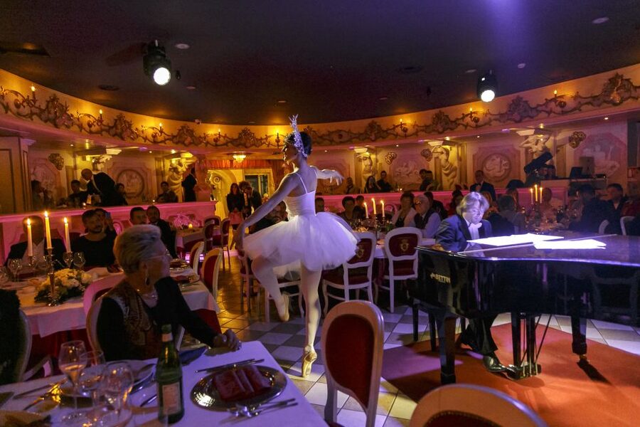 Venice: Cabaret Dinner Show - What happens in the Theatre Hall