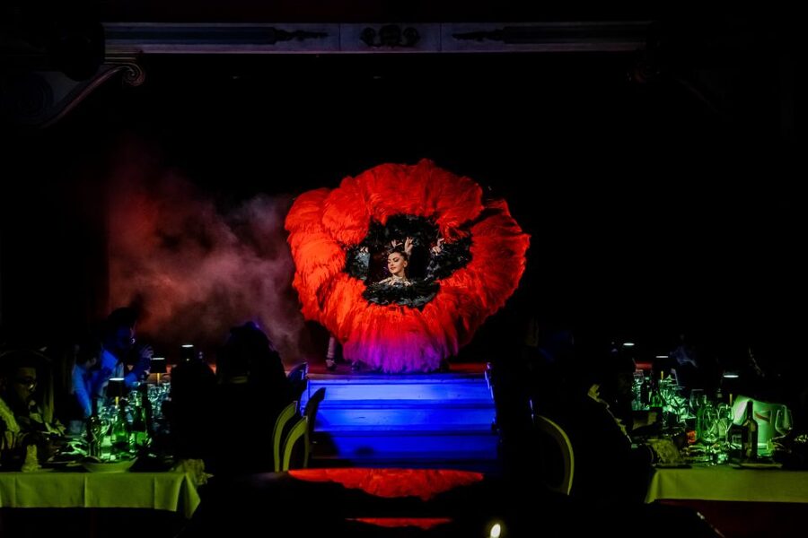 Venice: Cabaret Dinner Show - Dress carefully for the door
