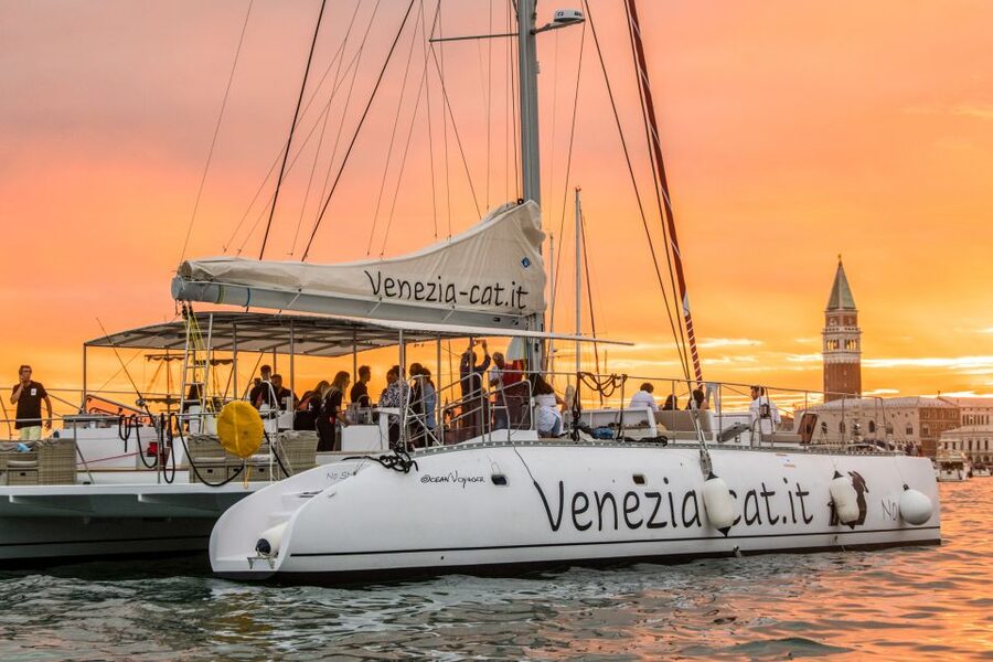 Venice: Catamaran Sunset Jazz Cruise with Aperitivo - Key points at a glance