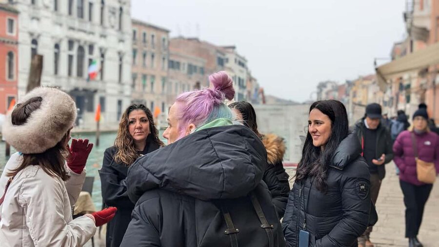Venice: Cicchetti, Spritz, and Wine Tour in Ghetto Ebraico - Second bar: a spritz and more Venetian flavors