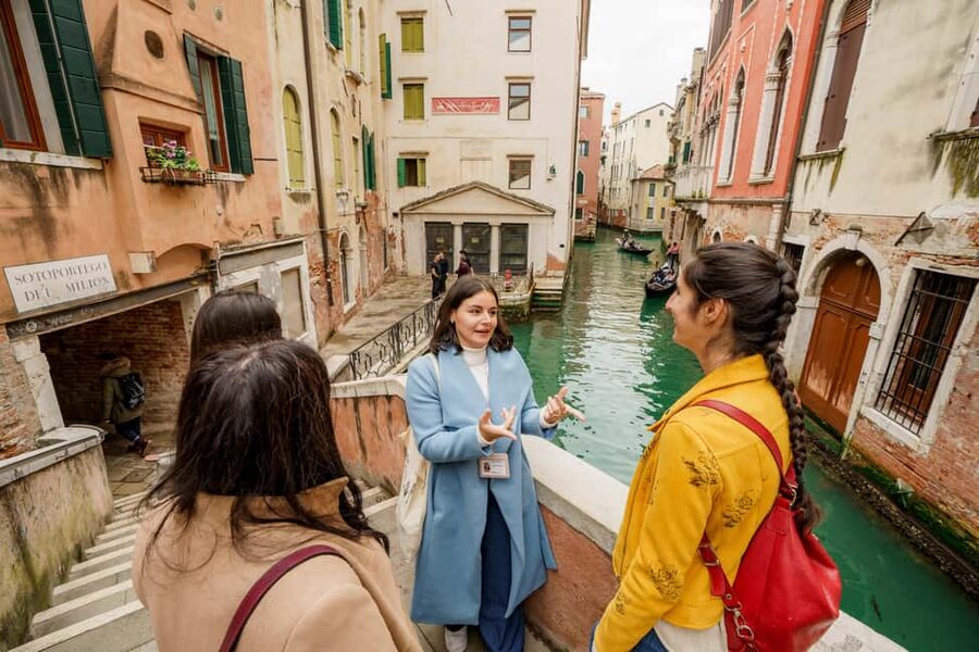 Venice: Cicchetti, Spritz, and Wine Tour in Ghetto Ebraico - Starting outside Gam Gam in the Jewish Ghetto