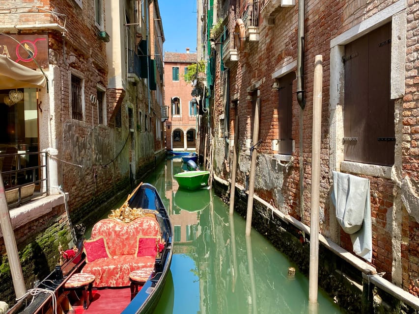 Venice: Cicchetti Street Food and Sightseeing Walking Tour - Why cicchetti is the right way to eat in Venice