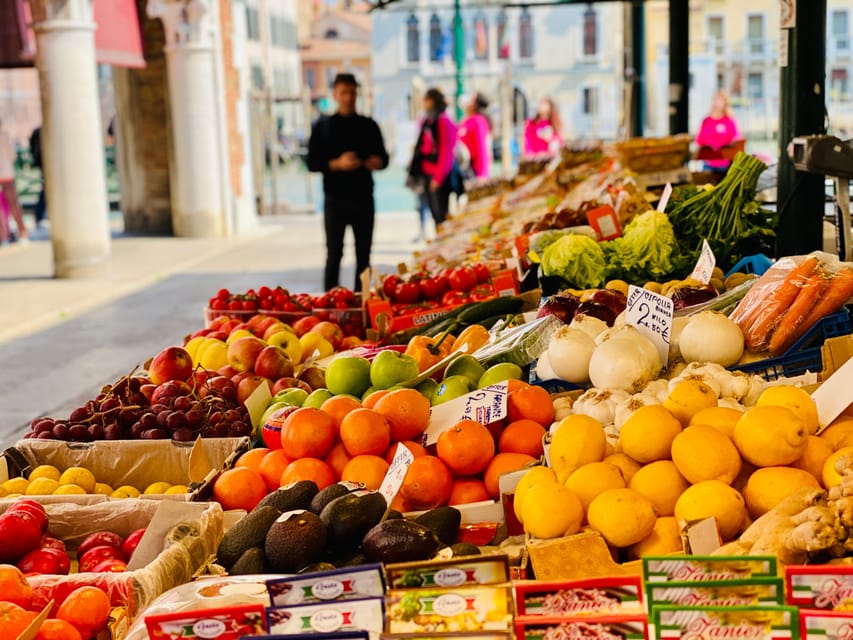 Venice: Cicchetti Street Food and Sightseeing Walking Tour - Walking, weather, and group comfort