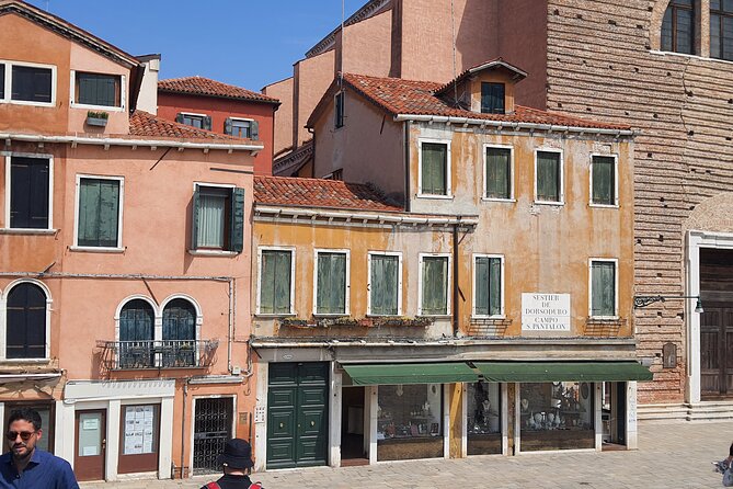 Venice City Highlights Small Group Tour with a local guide - The confraternity building and Venice’s art tradition
