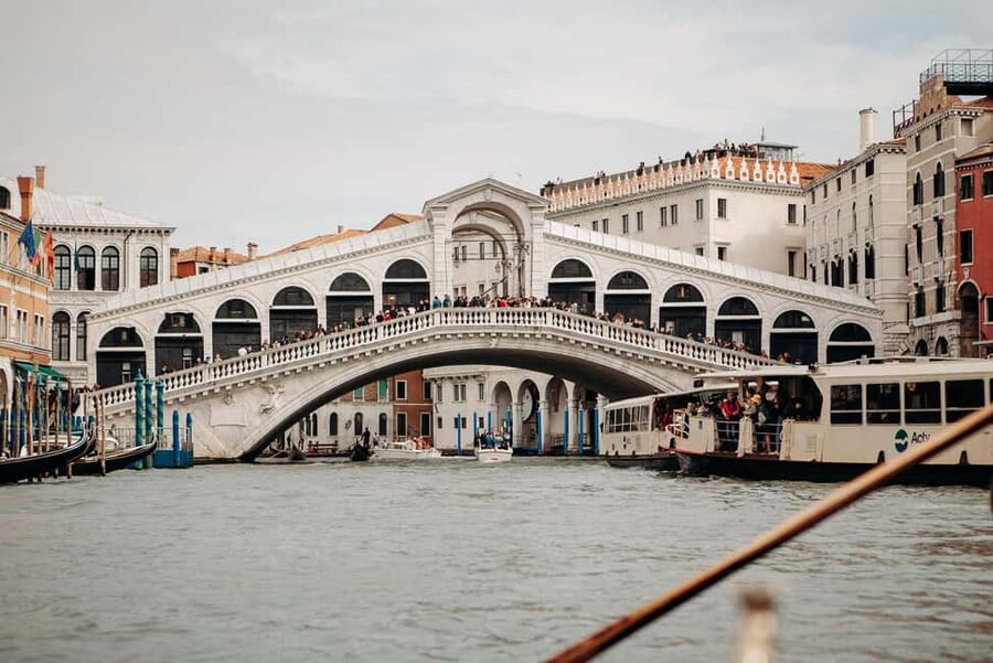 Venice: City Highlights Tour with St Mark's and Gondola Ride - Starting at Rialto, where Venice feels most Venetian