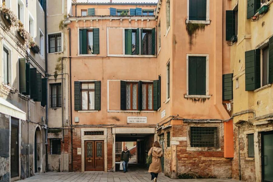 Venice: City Highlights Tour with St Mark's and Gondola Ride - Cannaregio and Venice beyond the postcard route