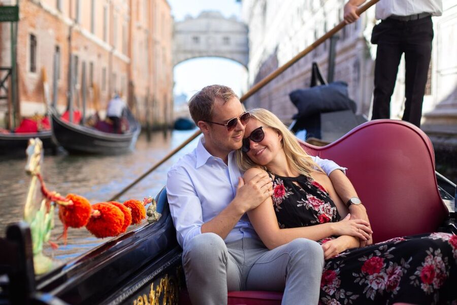 Venice: City Portrait Session with Professional Photographer - Choosing between the four photo services