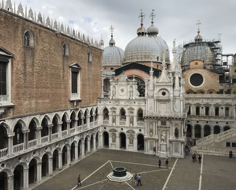 Venice: City Tour and Murano Glass Experience - Two sides of Venice in four hours