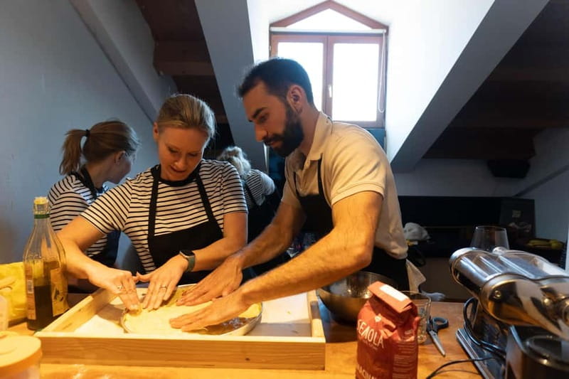 Venice: Cooking Class + Guitar Concert at Chef's Francesco - Cooking Italian food in Francesco’s home